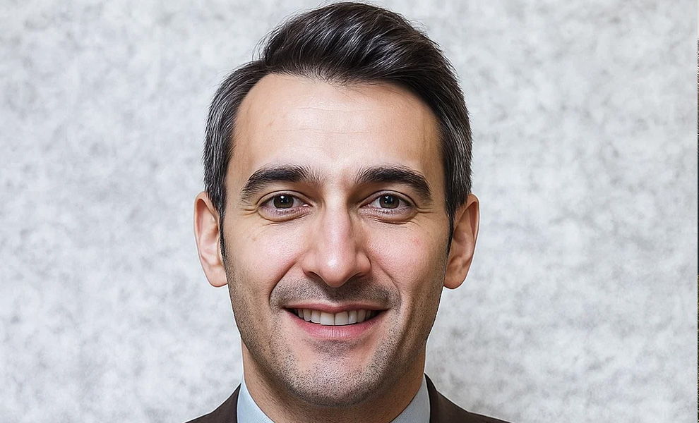 „Un costum este o piesă de arhitectură la scară mai mică” – Radu Zavate